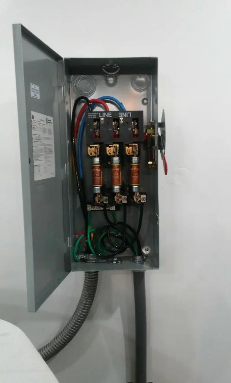 Three-phase disconnect switch installed for Smoke Detector Installation in Villas